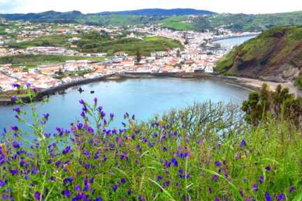 Azoren Rundreise auf eigene Faust:  Hora auf der Insel Faial ist eine der schönsten Hafenstädte der Azoren
