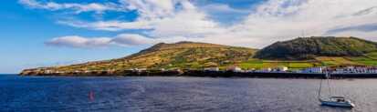 Die Insel Graciosa gehört zu den verborgenen Schönheiten der Azoren. Entdecken Sie atemraubende Küsten, unterirdische Lavahöhlen und vulkanische Formationen.