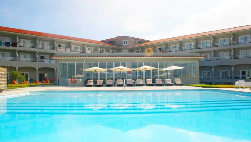 Star-inn-peniche-piscina-hotel