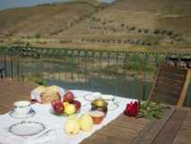 Lecker frühstücken auf dem Balkon von Quinta de Marrocos am Douro-Fluss