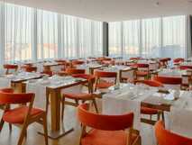 Hotel Premium Porto Downtown-Hotelrestaurant mit einem Panoramablick