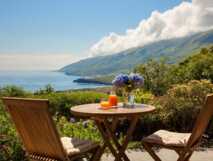 Refugio do Pico - Blick von der Terrasse auf das Meer und die Berge