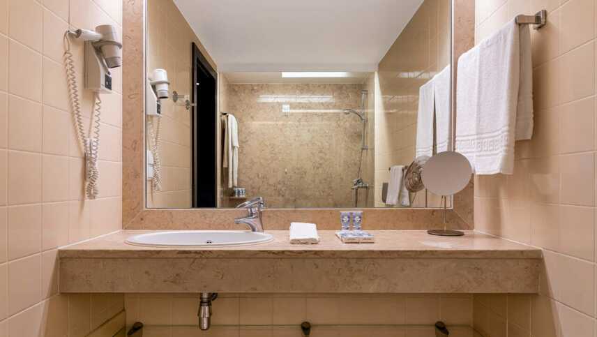 Portugal-lissabon-hotel-chiado-badezimmer-waschbecken