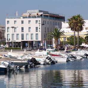 Hotel Faro Exterior