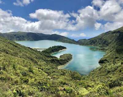 Blick auf den Lagoa do Fogo auf Sao Miguel