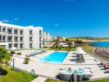 Hotel Atlantida Mar - Pool und Whirlpool mit Liegen und Sonnenschirmen