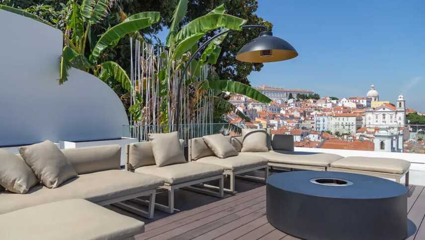 Portugal-lissabon-memmo-alfama-hotel-terrasse-feuerstelle