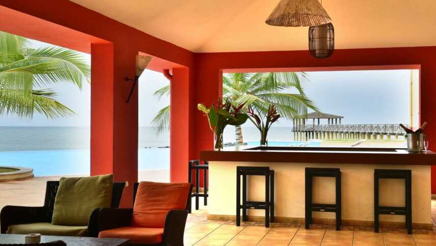 5-star-hotel-sao-tome-bar4