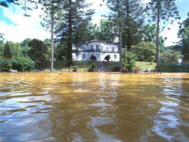 Baden im Thermalbecken des Terra Nostra Parks in Furnas auf den Azoren