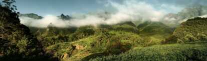 Atemberaubende Landschaft auf Madeira: Majestätische Berge und grüßne Täler