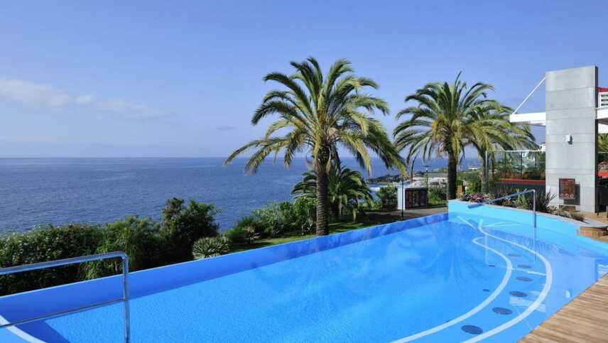 4-star-hotel-madeira-infinite-pool