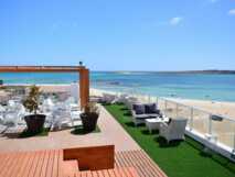 Terrasse mit einem schönen Ausblick auf den Strand