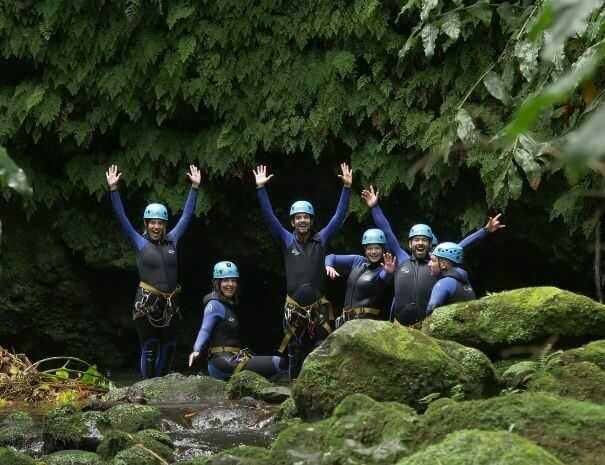 Sao Miguel Geheimtipps für Outdoor Fans: Canyoning durch Wasserfälle