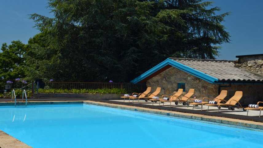 Hotel-geres-pool-service