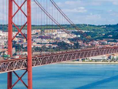 Portugal-highlights bruecke-des-25-april-in-lissabon