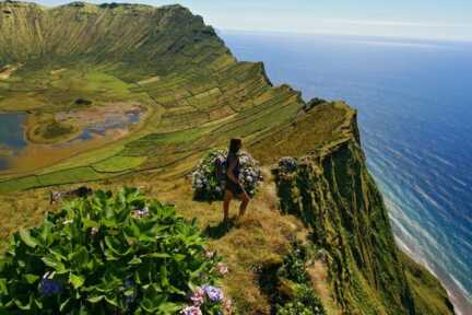Azoren Urlaub auf den Azoren-Insel Flores und Corvo - der faszinierende Krater Monte Gordo