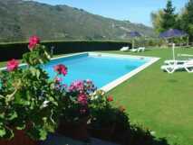 Quinta da Timpeira-Außenpool mit dem Blick auf eine wunderschönen Naturkulisse