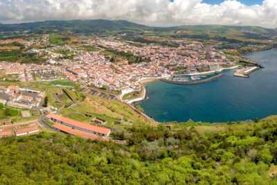 Blick auf Angra do Heroismo