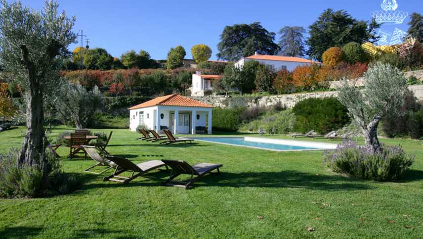 Hotel-rural-casa-dos-viscondes-da-varzea-piscina-01