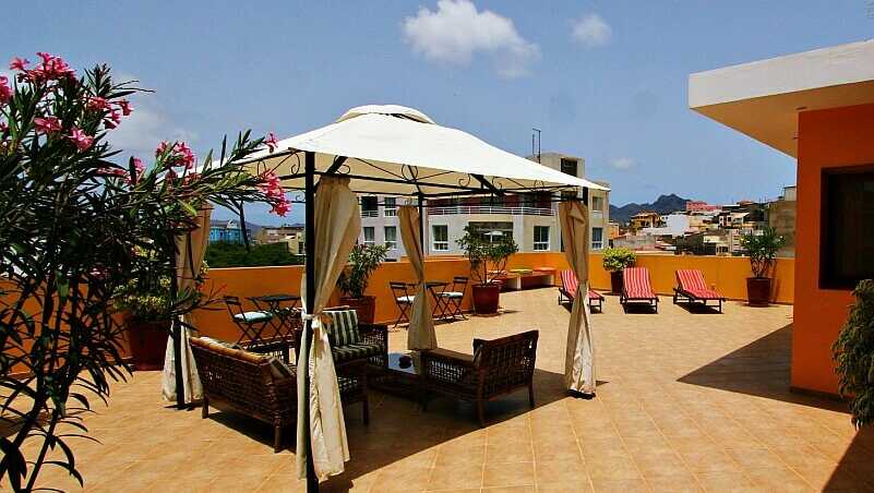 Kiras-boutique-hotel-terrasse