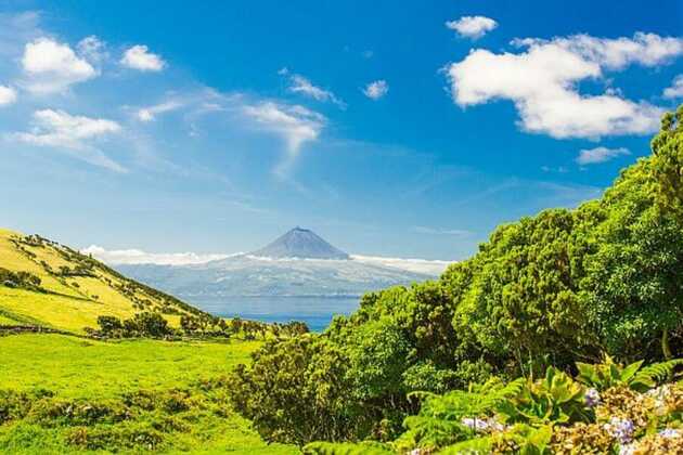 Ausblick auf den Pico von Sao Jorge - ein Highlight unserer geführten Azoren Rundreise