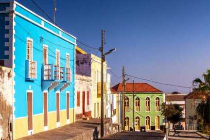 Bei einem Stadtrundgang durch Mindelo entdecken Sie die Sehenswürdigkeiten der Insel Sao Vicente.