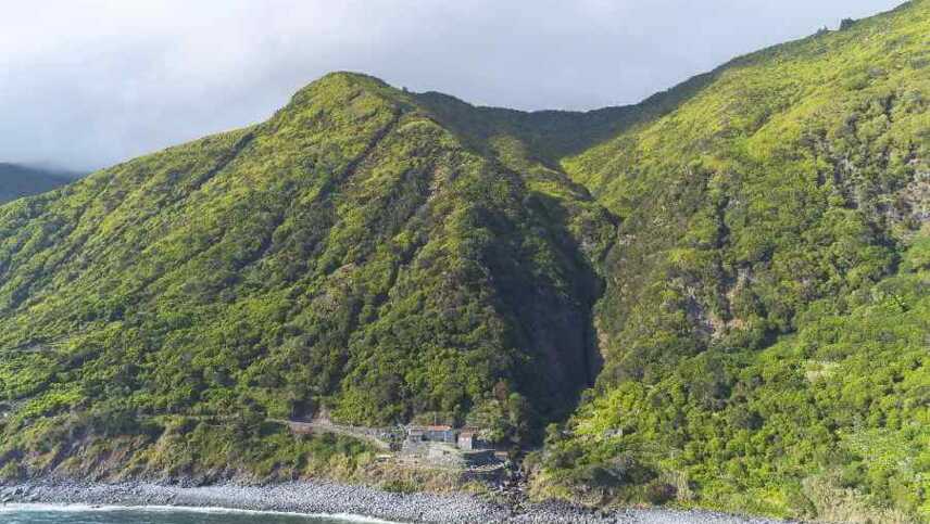 Abrigo-da-cascata-lage