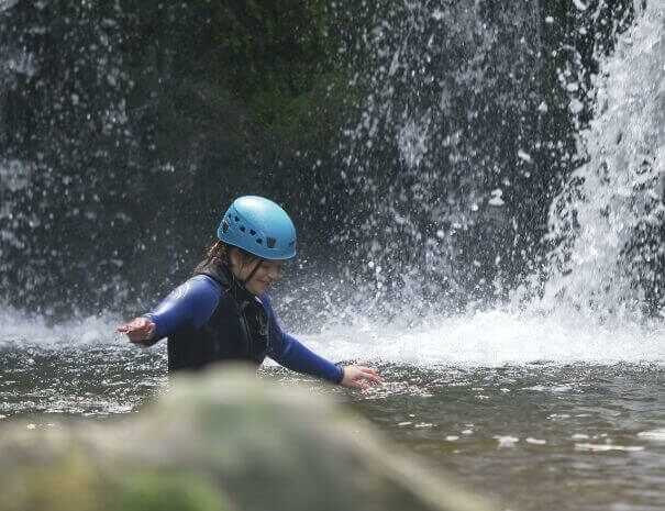 Azoren Familienurlaub am Meer: Wie wäre es mit einem Canyoning-Abenteuer?