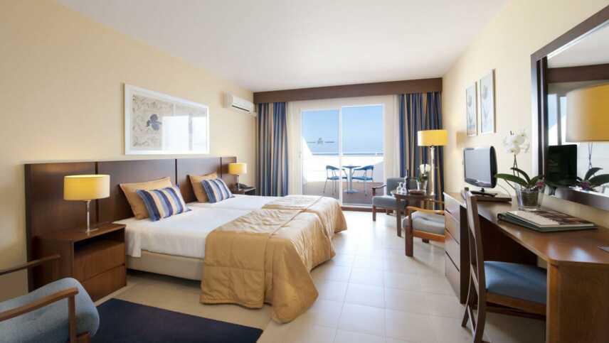 Hotel-roca-mar-gallery06-rm-seaview-room