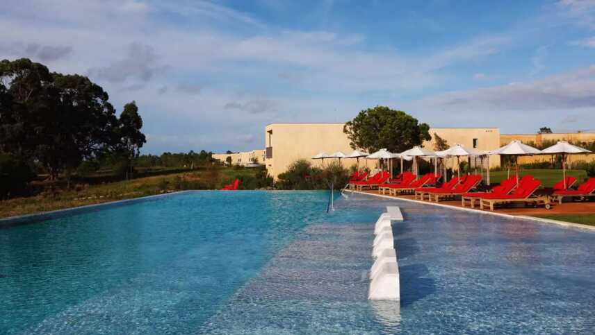 Praia-do-canal-nature-resort-poolside