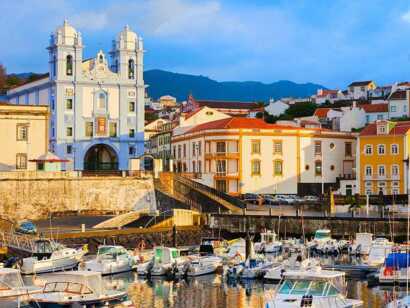 In Angra do Heroísmo erleben Sie Kultur, Tradition und Sehenswürdigkeiten wie die Kirche Santíssimo Salvador da Sé.