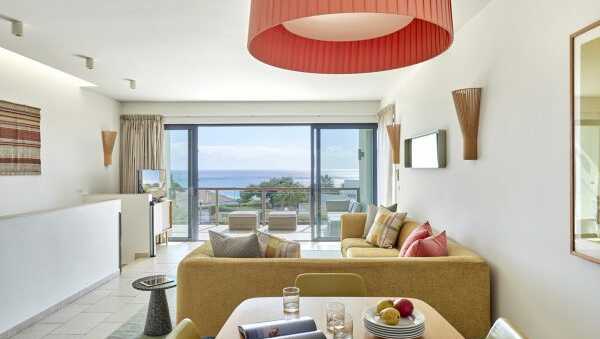 Ocean-Living-Room-Total-View 1-2-600x400