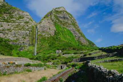Lohnendes Wanderziel: Der Wasserfall Poco do Bacalhau auf Flores