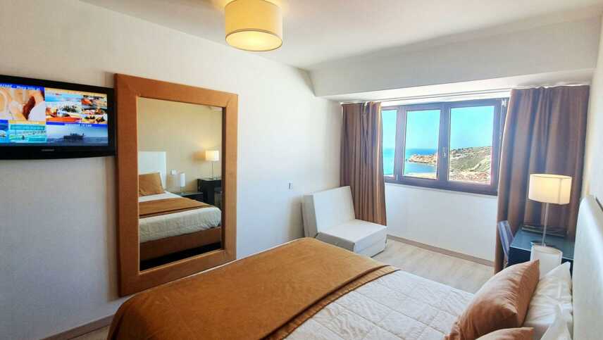 Nazare-miramar-hotel-spa-quarto-double-vista-mar-amarelo