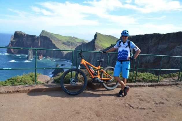 Mit dem Mountainbike auf Madeira unterwegs und am Ostkap einen Fotostop