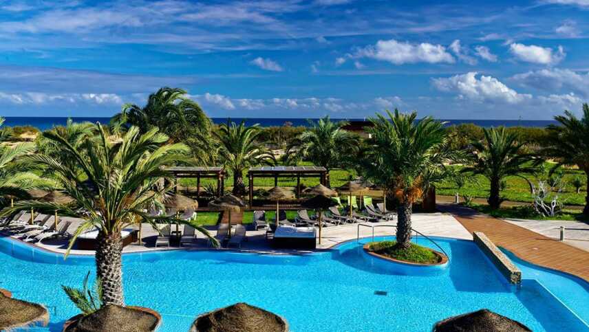 23-all-inclusive-hotel-porto-santo-outside-pool-sea-view