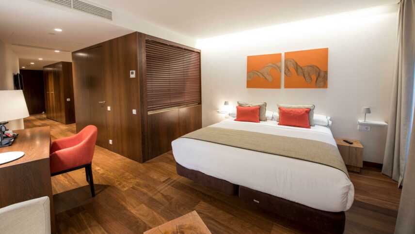 Carris-porto-ribeira-hotel-porto-ribeira-suite-1