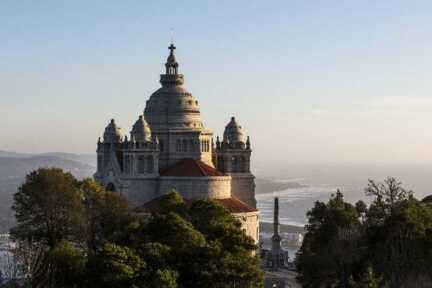 Viana do Castelo mit der Wallfahrtskirche Santa Luzia