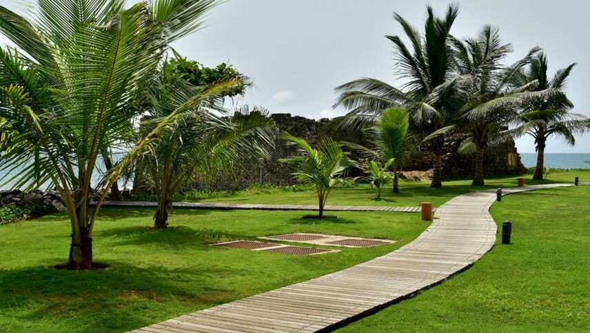 5-star-hotel-sao-tome-outside3