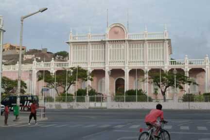 Einer der prächtigsten Kolonialbauten auf Sao Vicente - der Palacio do Povo in Mindelo