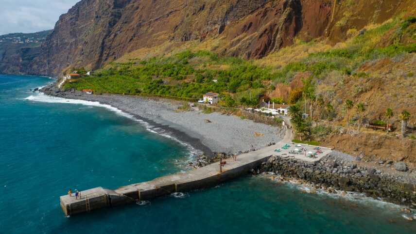 Faja-dos-padres-drone-madeira-digitaltravelcouple