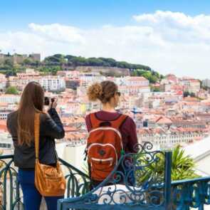 Schoene-aussichten-auf-den-fluss-tejo-lissabon-staedtereise