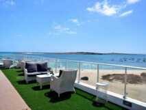 Terrasse mit einem schönen Ausblick auf den Strand