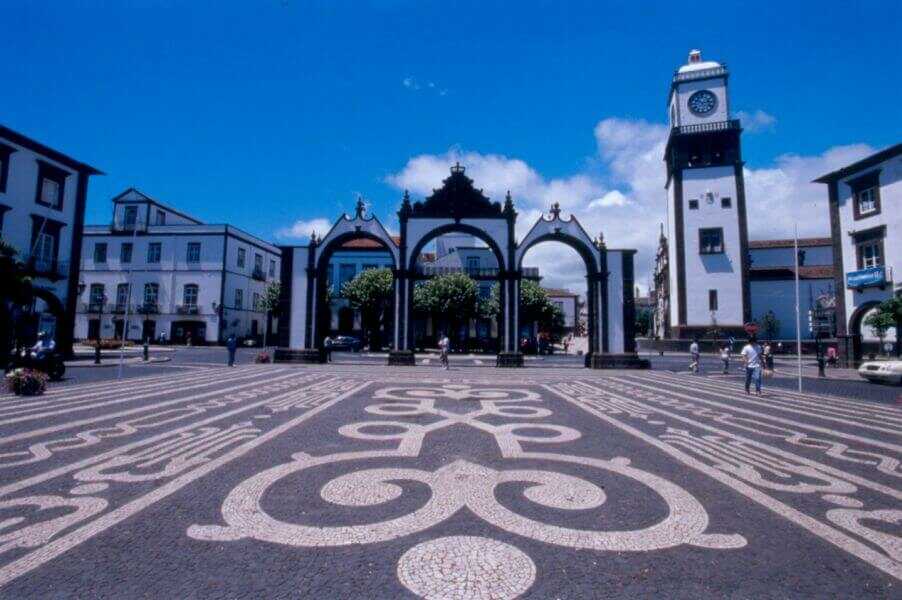 Porta da Cidade in der Azoren Hauptstadt Ponta Delgada
