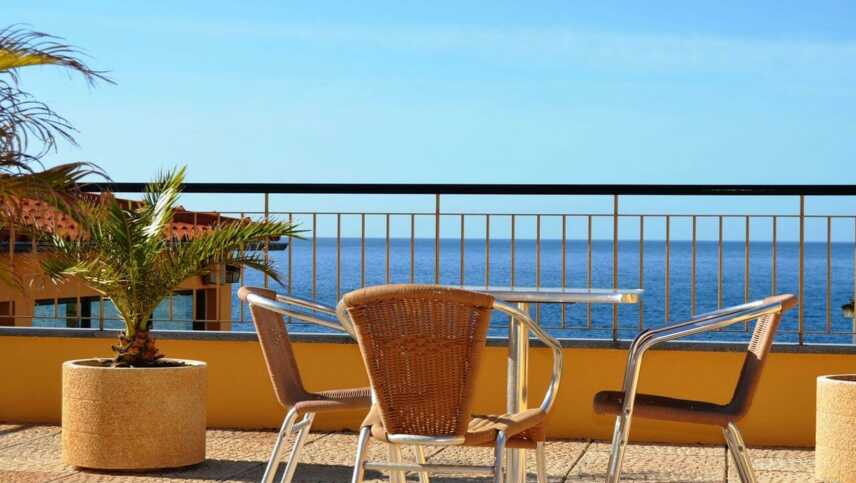 Hotel-cais-da-oliveira-gallery11-terrace-sea-view