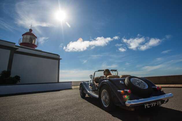 Geheimtipp Madeira: Sonnenuntergang im Auto am Leuchtturm beobachten