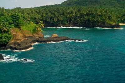 Küstenlandschaft mit Palmenwald - Sao Tome