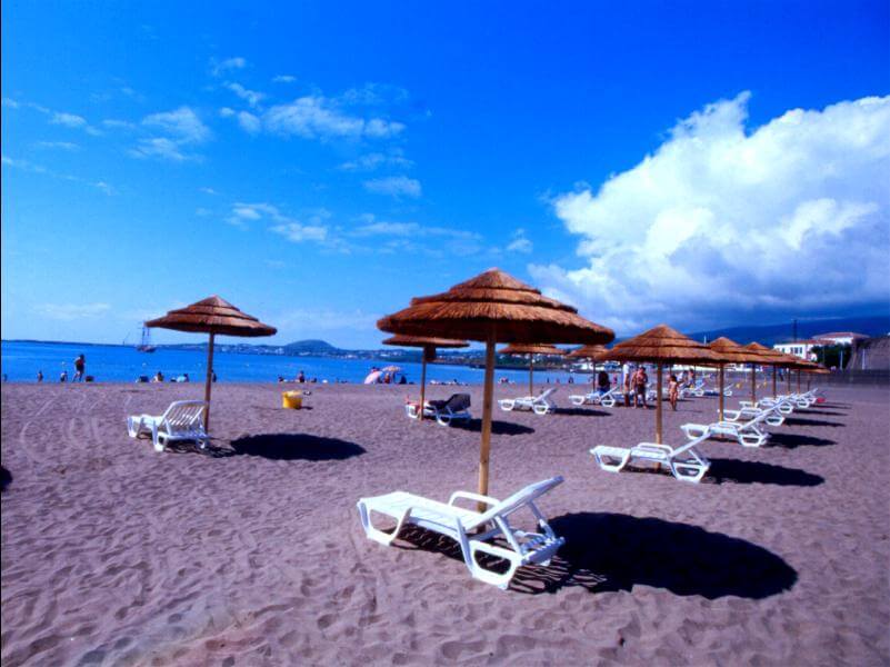 Heller Sandstrand auf Terceira, perfekte Location zum baden, sonnen und entspannen!
