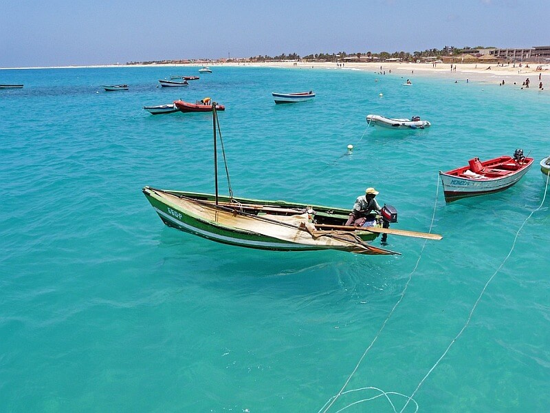 Fischer an der traumhaft schönen Atlantikküste von Cabo Verde