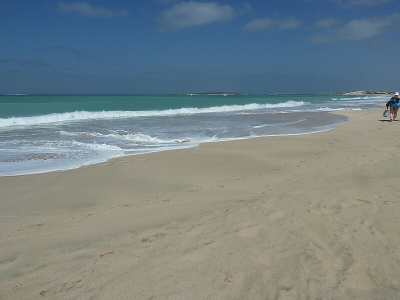 typischer breiter Kapverden Strand mit feinem Sand